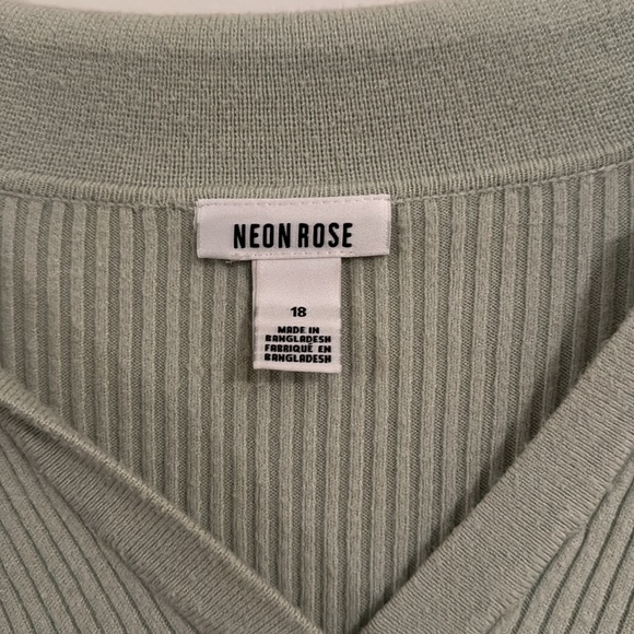 Light Green collared sweater - Picture 2 of 2